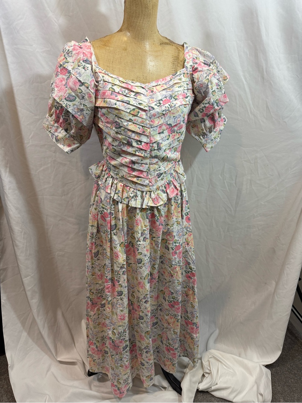 Batsheva Floral Puff-Sleeve Midi Dress in Pink and Cream 4